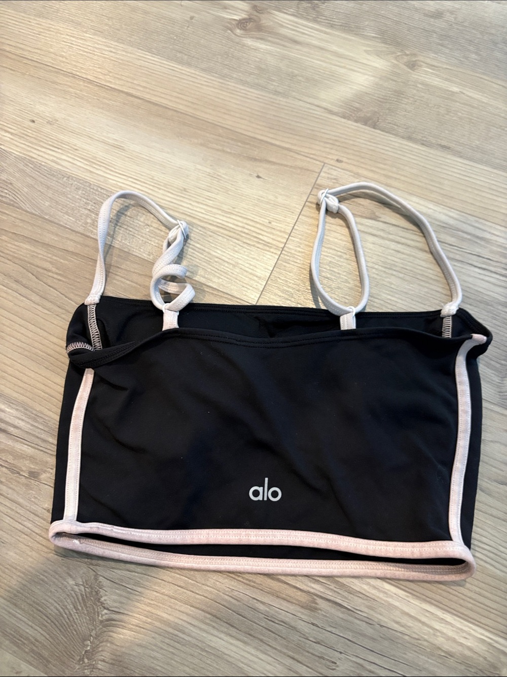 Alo sports bra size tag removed small